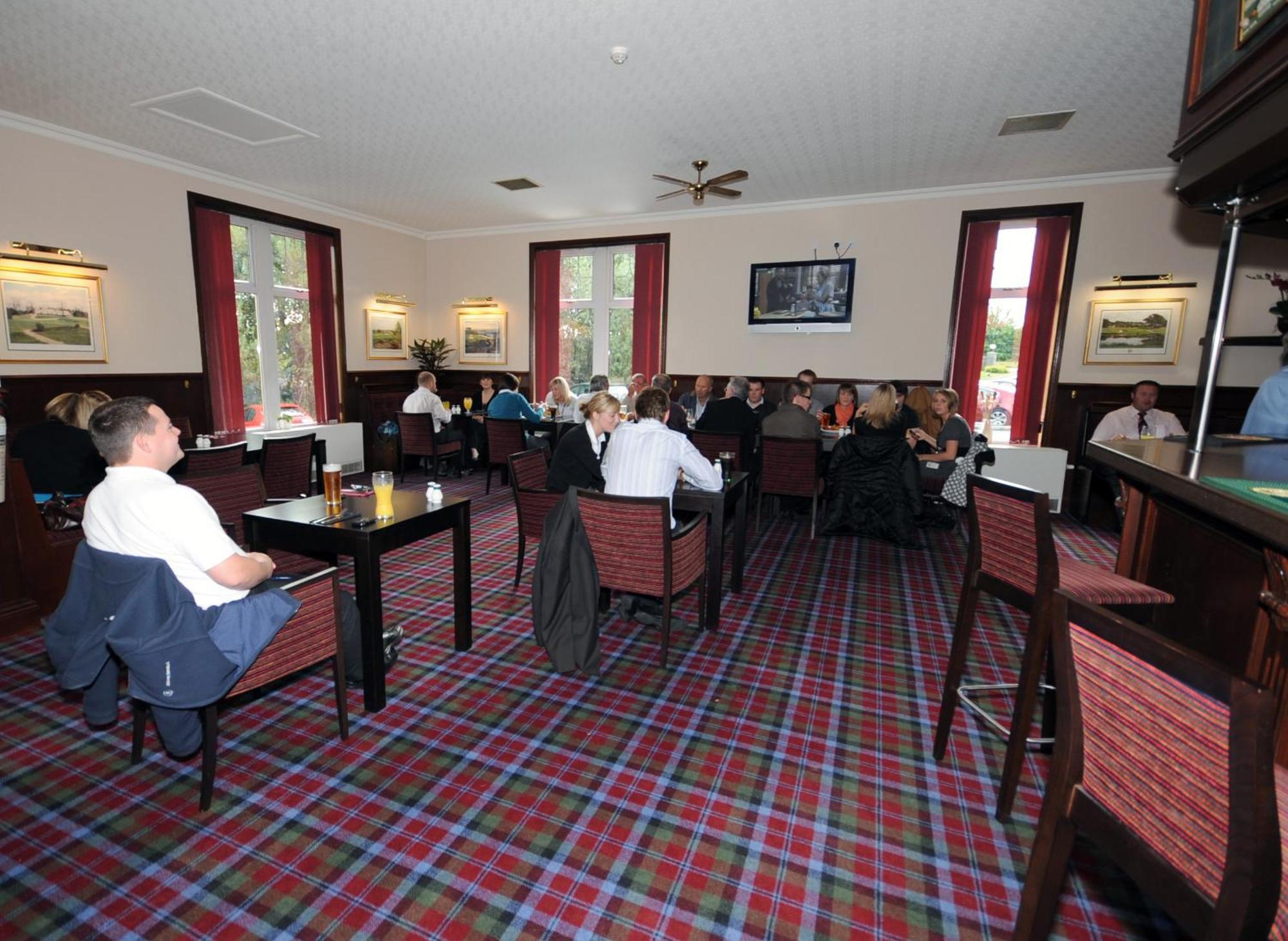 Pinehurst Lodge Hotel -Dyce, Aberdeen Экстерьер фото
