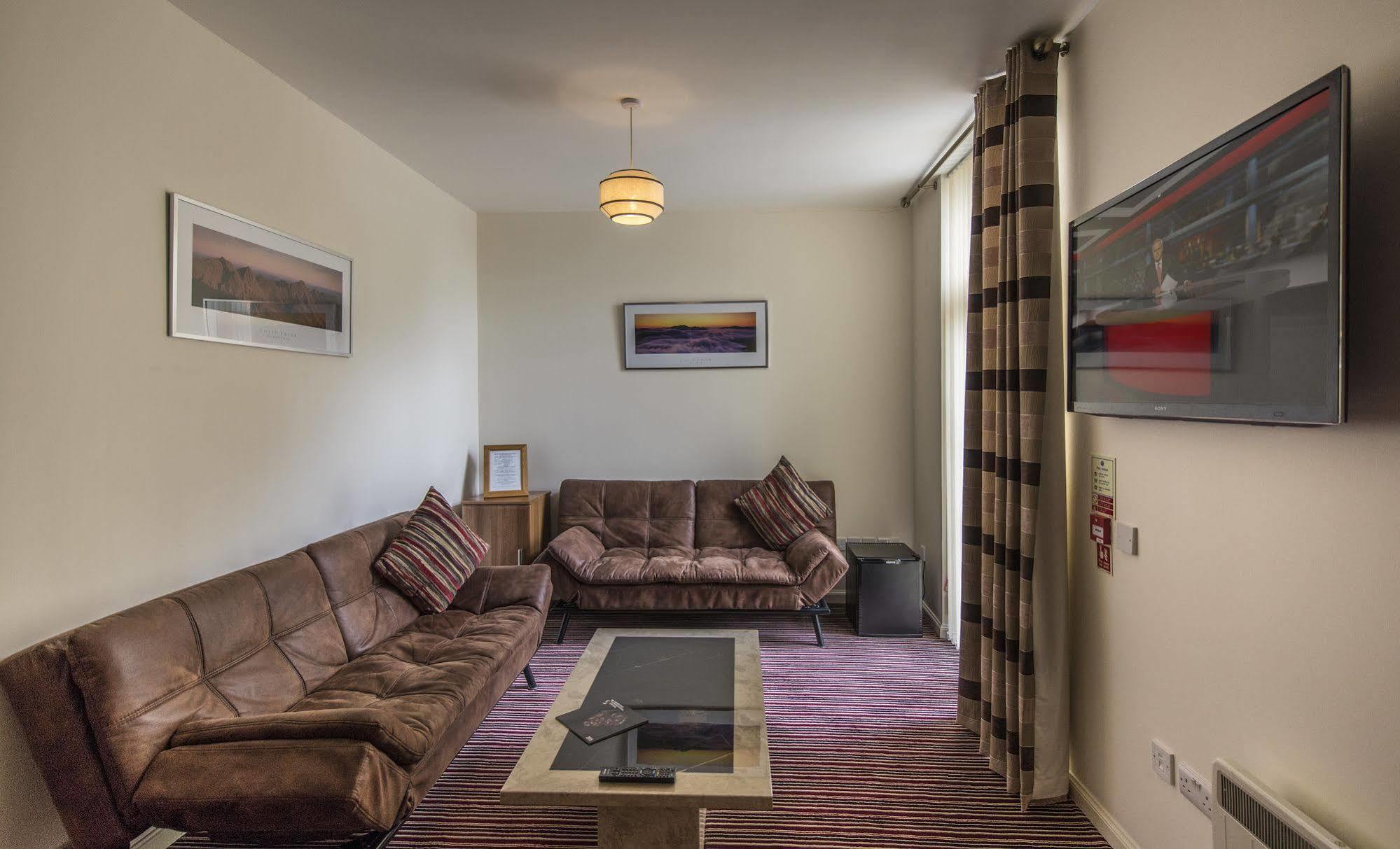 Pinehurst Lodge Hotel -Dyce, Aberdeen Экстерьер фото