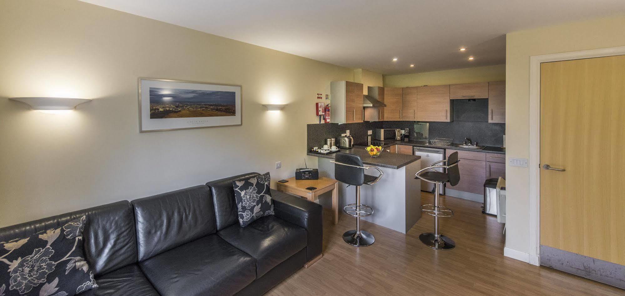 Pinehurst Lodge Hotel -Dyce, Aberdeen Экстерьер фото